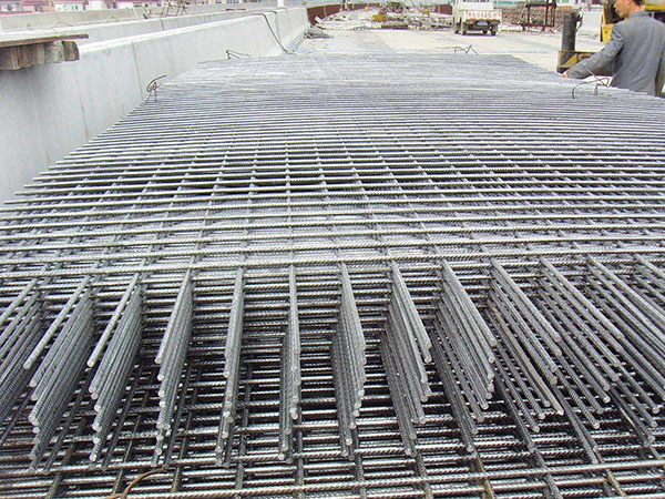 山东钢丝网厂家向您介绍钢筋网在水泥混凝土路面工程的应用